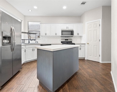 13217 Rochester Ln - Photo Thumbnail 9