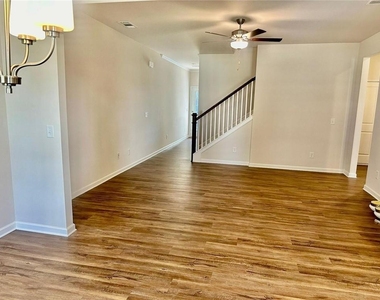 134 Berry Drive - Photo Thumbnail 4