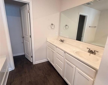 134 Berry Drive - Photo Thumbnail 18