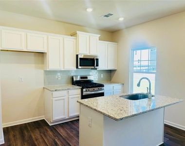134 Berry Drive - Photo Thumbnail 5