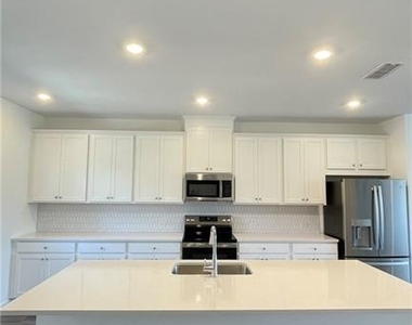 610 Alder Creek Way - Photo Thumbnail 2