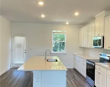 610 Alder Creek Way - Photo Thumbnail 5