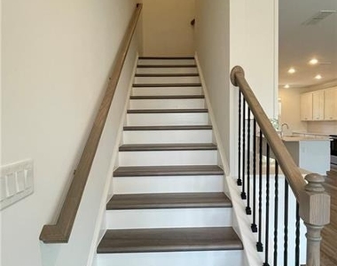 610 Alder Creek Way - Photo Thumbnail 12