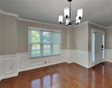 2798 Beddington Way - Photo Thumbnail 7