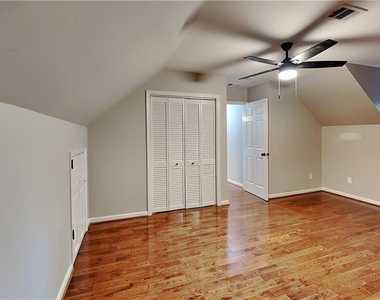 2427 Brookvine Lane - Photo Thumbnail 13