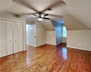 2427 Brookvine Lane - Photo Thumbnail 12