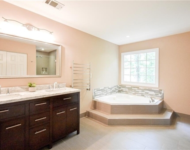 3115 Park Chase - Photo Thumbnail 20