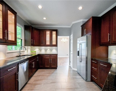 3115 Park Chase - Photo Thumbnail 12