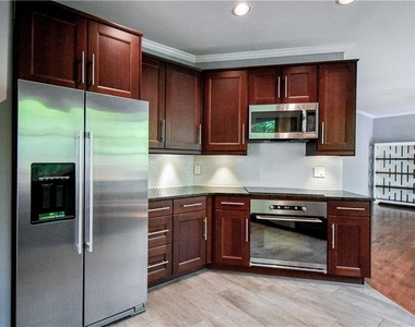 3115 Park Chase - Photo Thumbnail 10