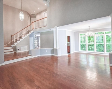 3115 Park Chase - Photo Thumbnail 5