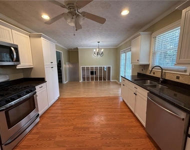 7719 Glen Devon Road - Photo Thumbnail 9