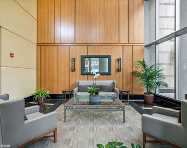 345 N Lasalle Drive - Photo Thumbnail 19