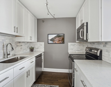 345 N Lasalle Drive - Photo Thumbnail 5