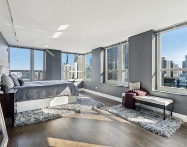 345 N Lasalle Drive - Photo Thumbnail 8