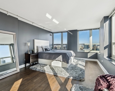 345 N Lasalle Drive - Photo Thumbnail 9