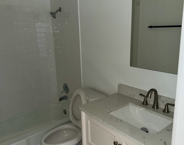 10s472 Echo Lane - Photo Thumbnail 6