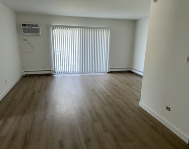 10s472 Echo Lane - Photo Thumbnail 2