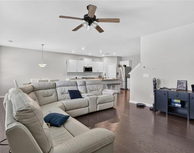 616 Blue Ash Court - Photo Thumbnail 12