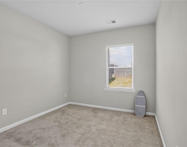 616 Blue Ash Court - Photo Thumbnail 16