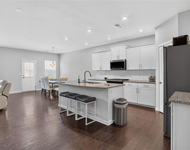 616 Blue Ash Court - Photo Thumbnail 5