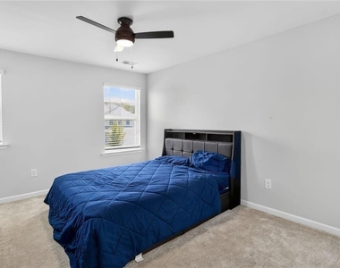 616 Blue Ash Court - Photo Thumbnail 23