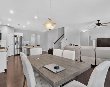 616 Blue Ash Court - Photo Thumbnail 7
