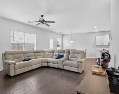616 Blue Ash Court - Photo Thumbnail 11