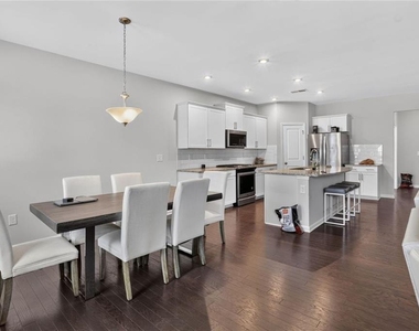 616 Blue Ash Court - Photo Thumbnail 6