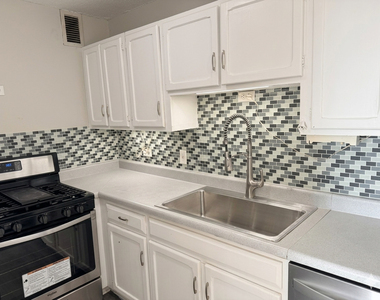 2211 S Stewart Avenue - Photo Thumbnail 1