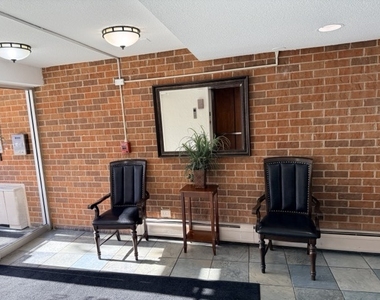2211 S Stewart Avenue - Photo Thumbnail 14