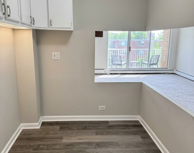 2211 S Stewart Avenue - Photo Thumbnail 5