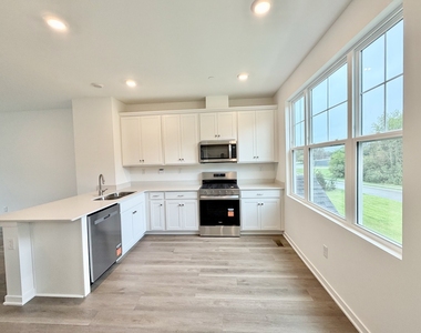 513 Yosemite Way - Photo Thumbnail 6