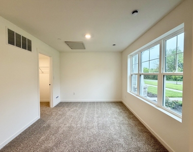 513 Yosemite Way - Photo Thumbnail 2