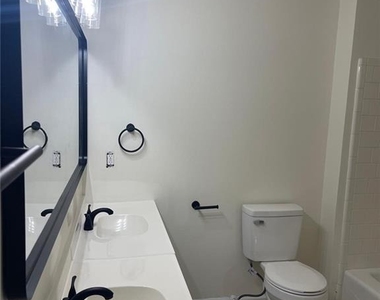 1622 Homestead Trail - Photo Thumbnail 6
