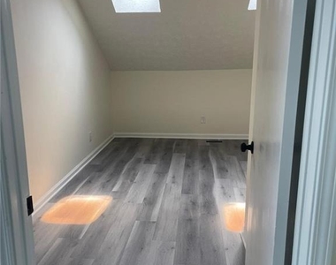 1622 Homestead Trail - Photo Thumbnail 13