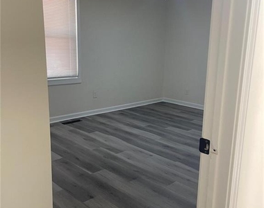 1622 Homestead Trail - Photo Thumbnail 9