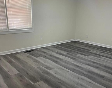 1622 Homestead Trail - Photo Thumbnail 14