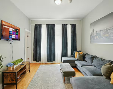 2724 W Division Street - Photo Thumbnail 2