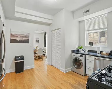 2724 W Division Street - Photo Thumbnail 5