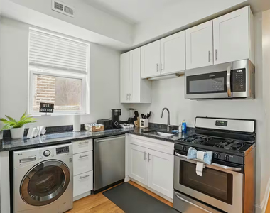 2724 W Division Street - Photo Thumbnail 4