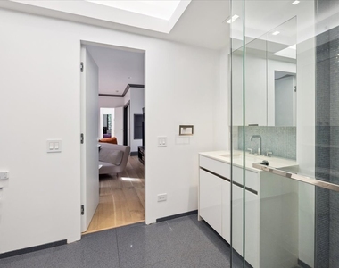 1318 N Astor Street - Photo Thumbnail 50