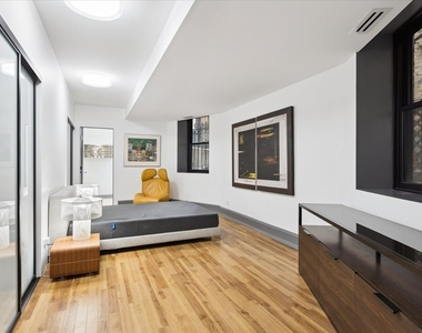 1318 N Astor Street - Photo Thumbnail 70