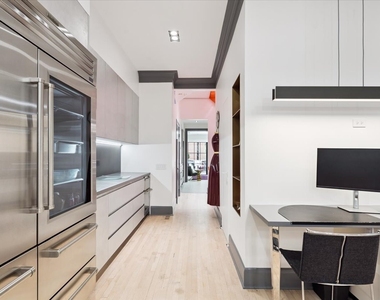 1318 N Astor Street - Photo Thumbnail 33