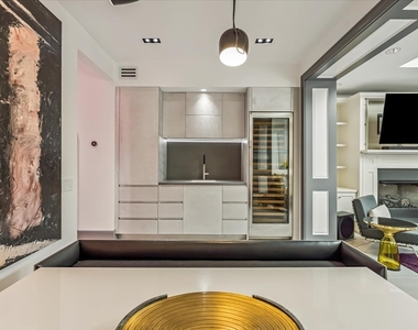 1318 N Astor Street - Photo Thumbnail 40