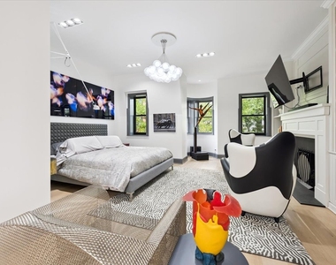 1318 N Astor Street - Photo Thumbnail 53