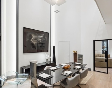 1318 N Astor Street - Photo Thumbnail 23