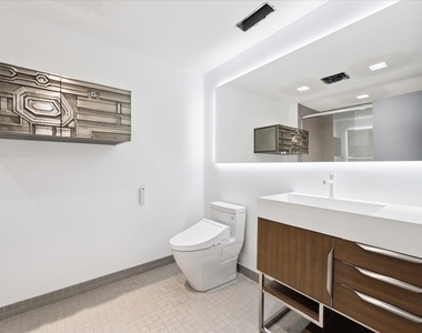 1318 N Astor Street - Photo Thumbnail 71