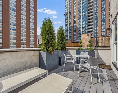 1318 N Astor Street - Photo Thumbnail 58
