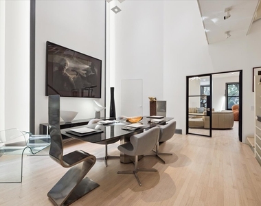1318 N Astor Street - Photo Thumbnail 21