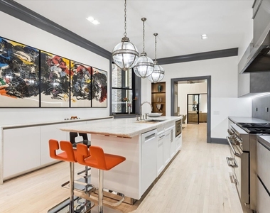 1318 N Astor Street - Photo Thumbnail 29